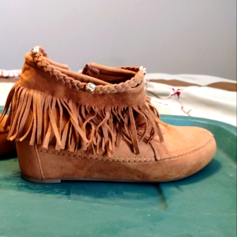 Size 7, Bella Marie, Women's ankle booties with fringe, 2" hidden heel.